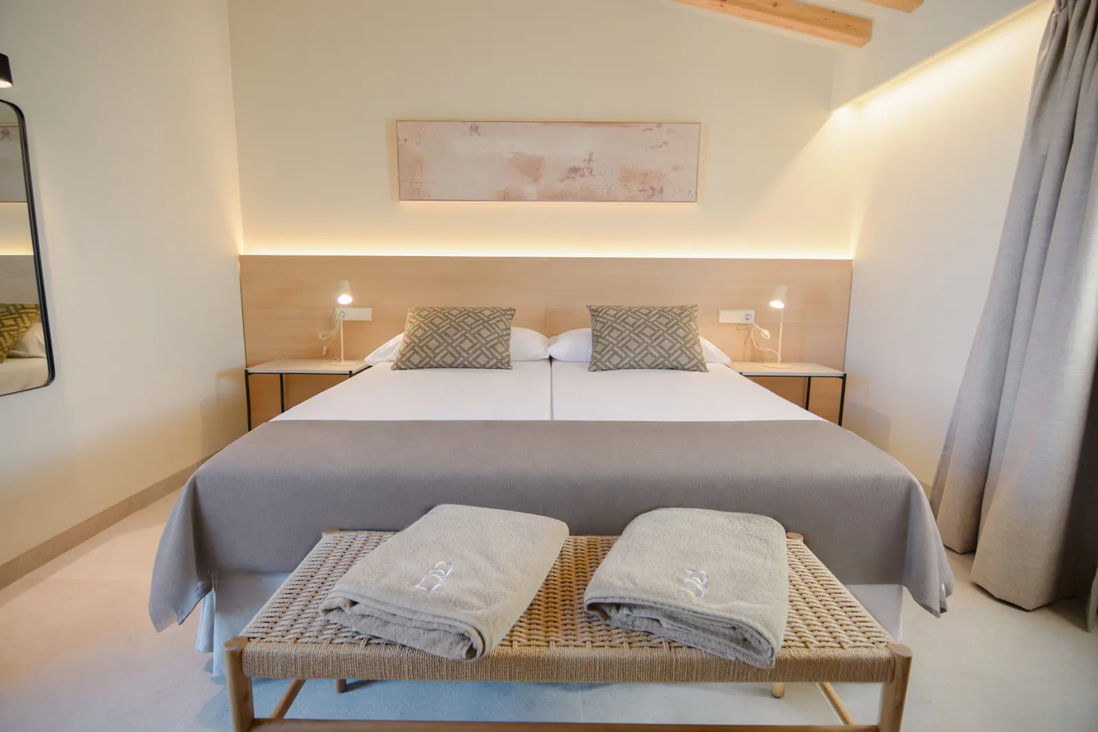 Suite with Terrace & Jacuzzi at BYTRA Boutique Hotel